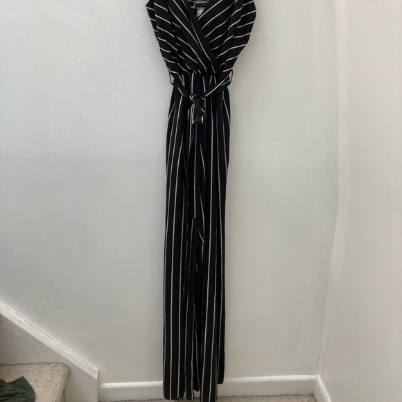 Black with white stripes jumpsuit with wide legs and belt. Size medium - Picture 7 of 8